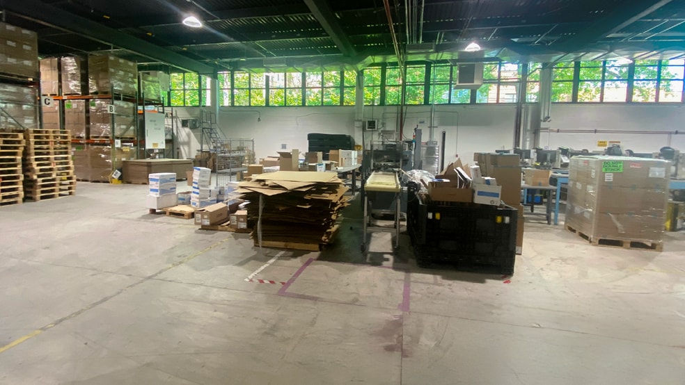 1845 Steinway St, Astoria, NY for lease - Interior Photo - Image 2 of 9