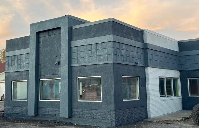 More details for 613 Flindt Dr, Storm Lake, IA - Retail for Lease