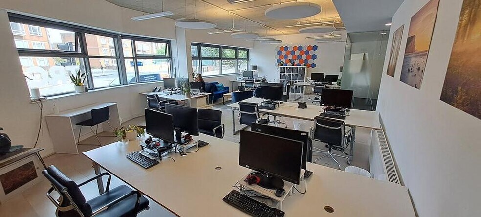 Stroudly Rd, Brighton à louer - Photo du bâtiment - Image 1 de 9