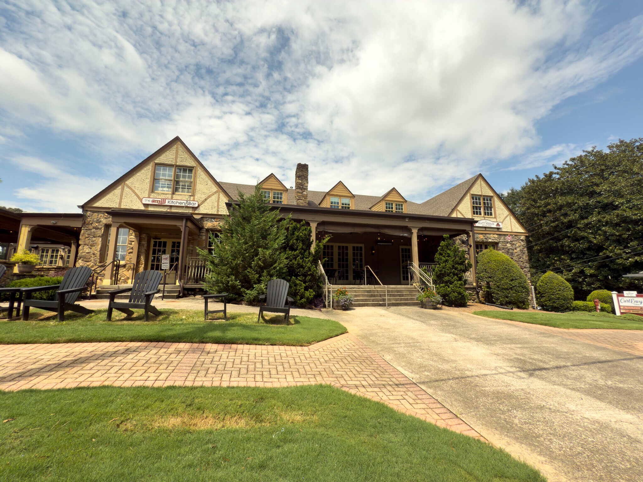 590 Mimosa Blvd, Roswell, GA à louer Photo du bâtiment- Image 1 de 23