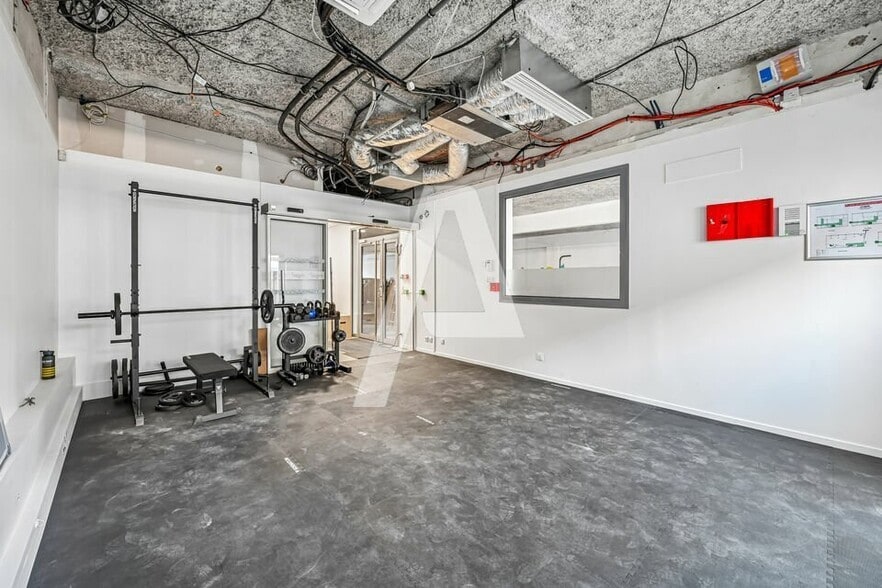 55 Avenue Danielle Casanova, Ivry-sur-Seine for lease - Interior Photo - Image 3 of 6