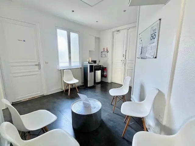 Bureau dans Paris à louer - Photo du bâtiment - Image 2 de 34