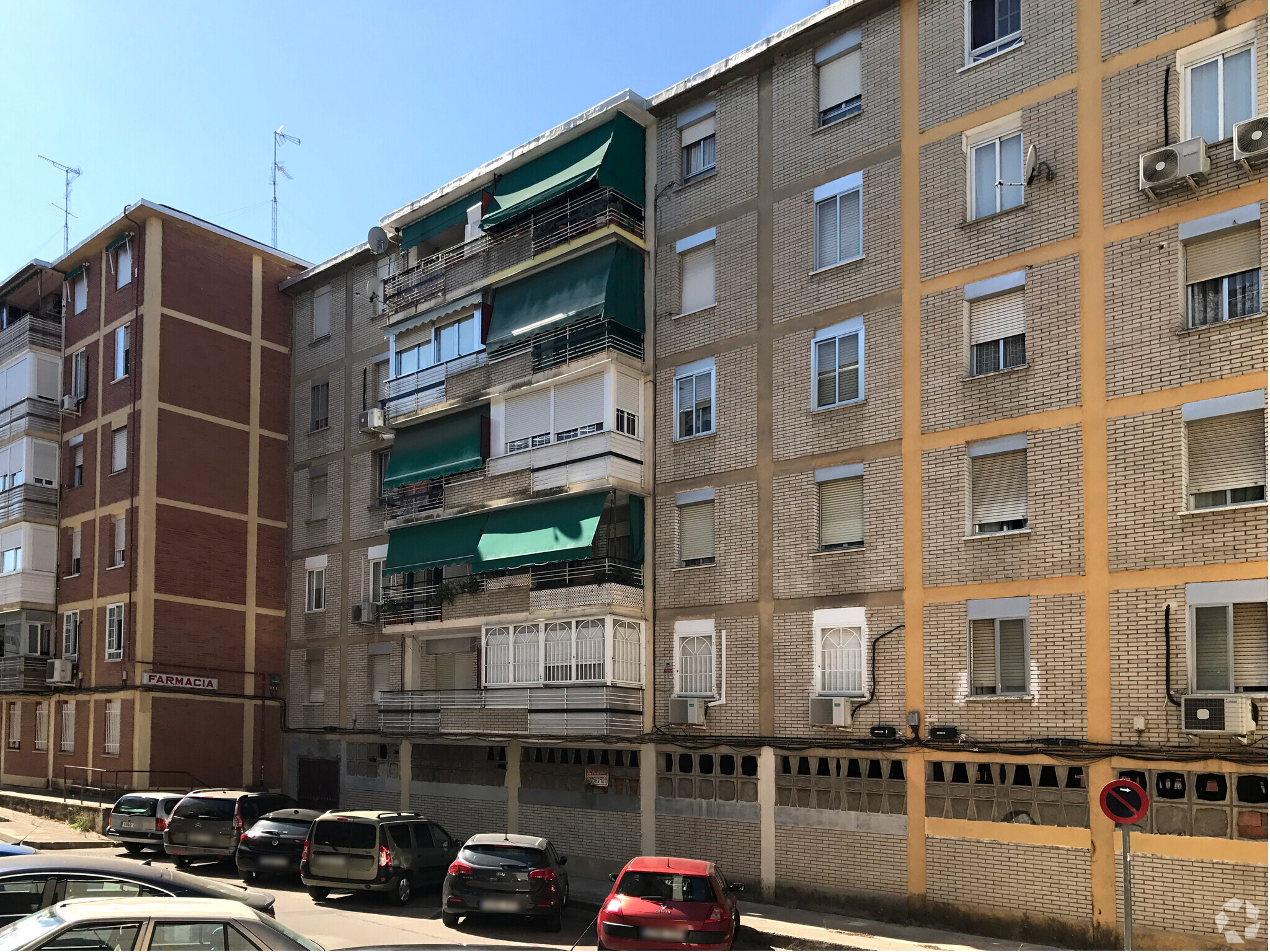 Calle Parque Vosa, 11, Móstoles, Madrid for lease Primary Photo- Image 1 of 3