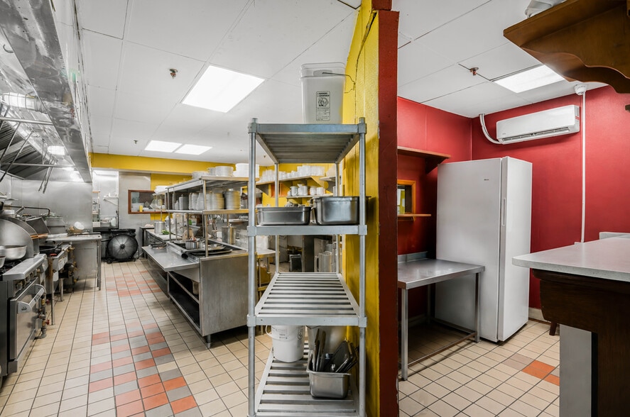 13889 Francis Lewis Blvd, Rosedale, NY for sale - Primary Photo - Image 3 of 43