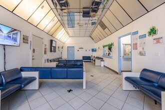 19234 Vanowen St, Reseda, CA à louer Photo intérieure- Image 2 de 10