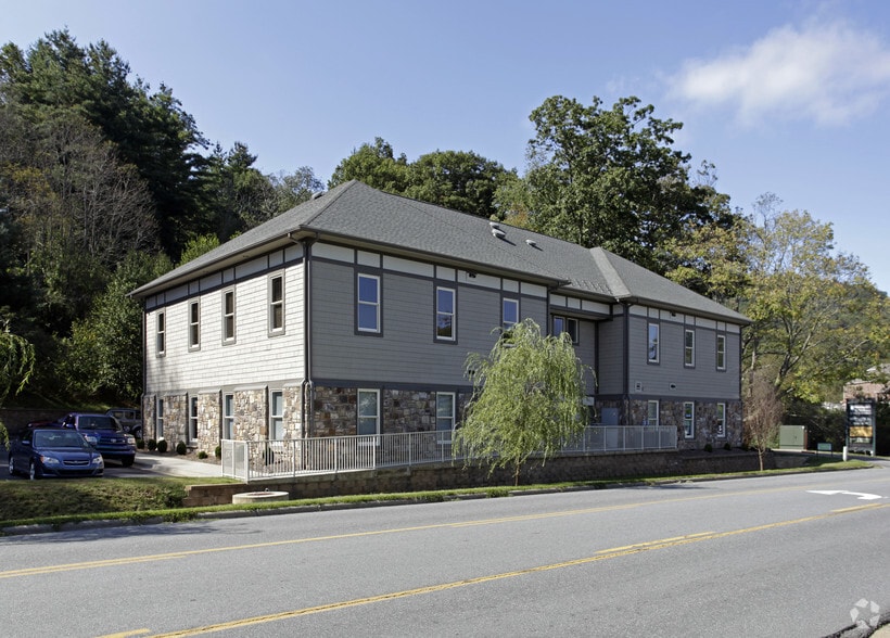 379 New Market Blvd, Boone, NC for lease - Primary Photo - Image 1 of 14