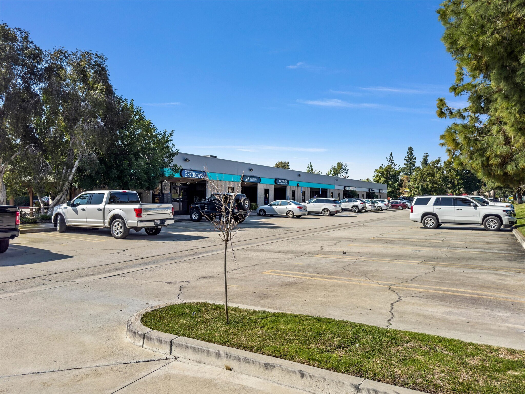 400 W Lambert Rd, Brea, CA à vendre Photo du bâtiment- Image 1 de 5