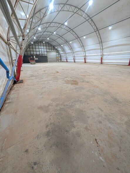 3725 NE 104th St, Oklahoma City, OK à louer - Photo du bâtiment - Image 3 de 21