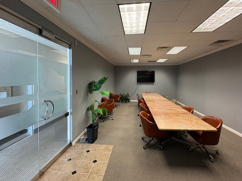 14011 Park Dr, Tomball, TX for lease - Building Photo - Image 3 of 28