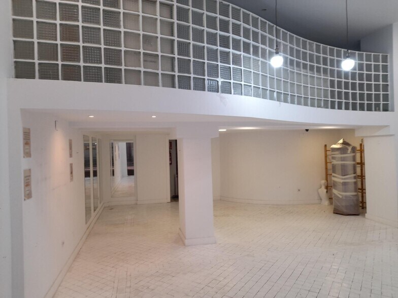 Commerce de détail dans Cáceres, Cáceres à louer - Photo du bâtiment - Image 2 de 11