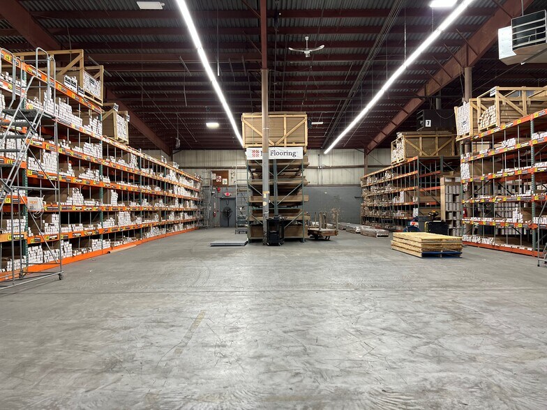 885 Waverly Ave, Holtsville, NY à louer - Photo intérieure - Image 2 de 10