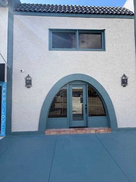 6556-6558 Superior Ave, Sarasota, FL à louer - Photo du bâtiment - Image 3 de 9