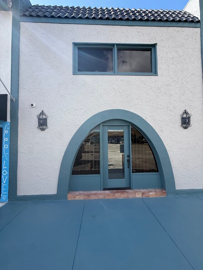 More details for 6556-6558 Superior Ave, Sarasota, FL - Retail for Lease