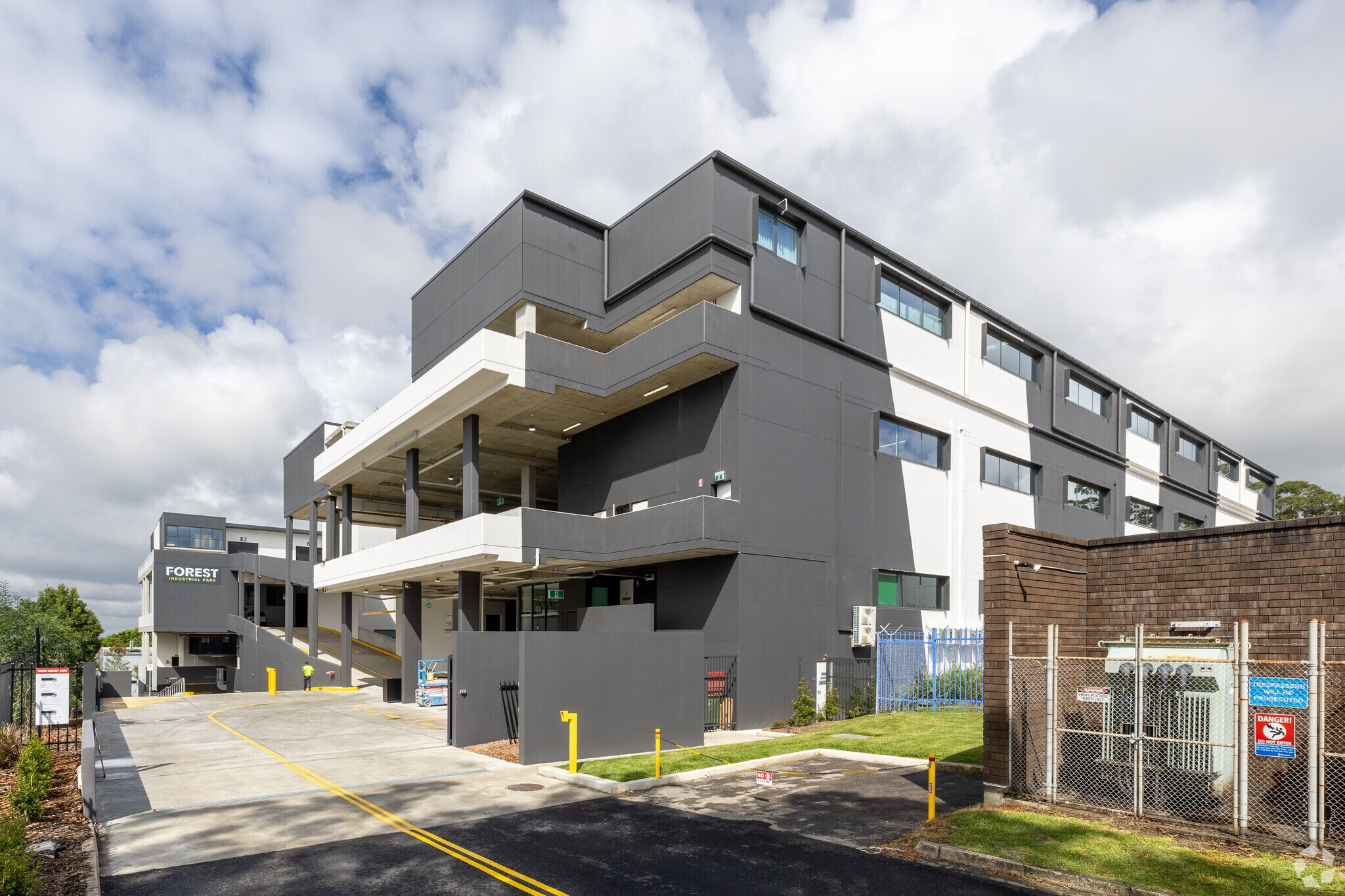7 Rodborough Rd, Frenchs Forest for lease Primary Photo- Image 1 of 7