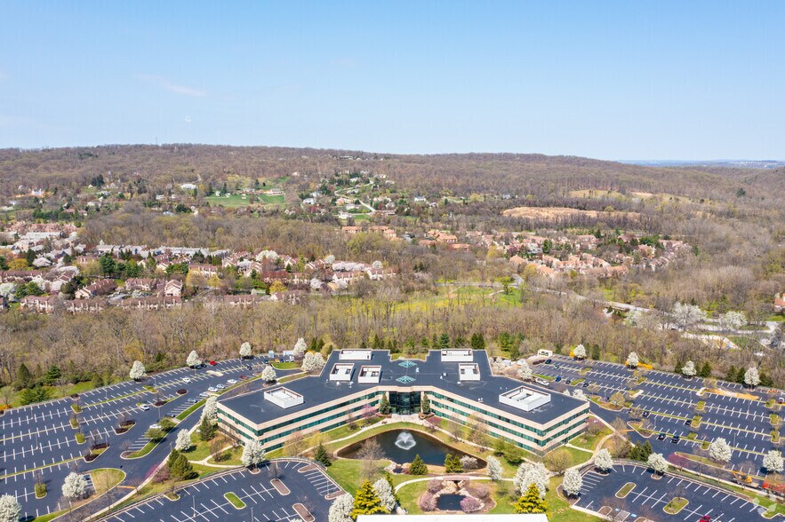 1500-1550 Liberty Ridge Dr, Wayne, PA à louer - Aérien - Image 2 de 2