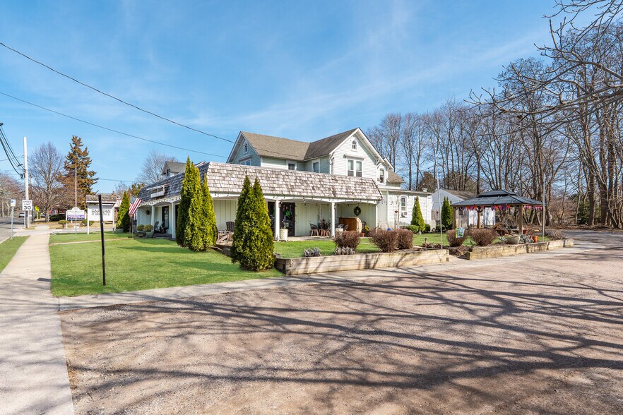 13100 Main Rd, Mattituck, NY à vendre - Photo du bâtiment - Image 3 de 12