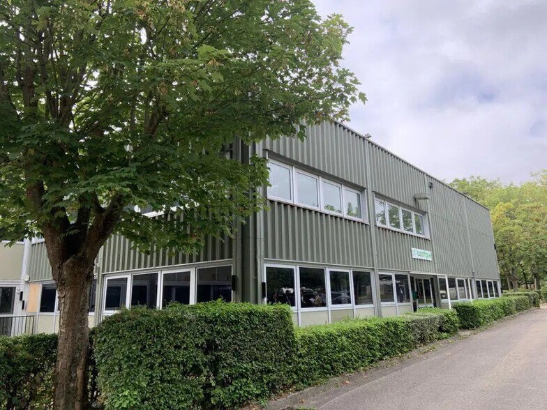 Industrial in Trappes for lease - Building Photo - Image 3 of 12