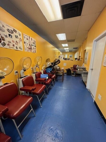 519 S Elm St, Greensboro, NC for sale - Building Photo - Image 3 of 5