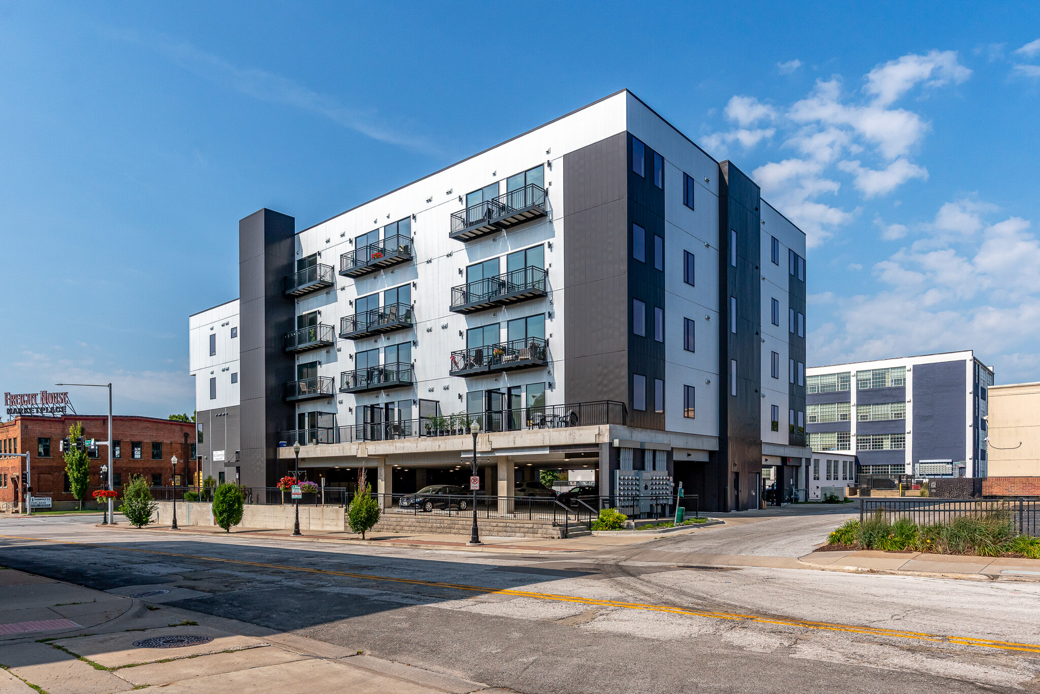 400 W River Dr, Davenport, IA à vendre Photo du bâtiment- Image 1 de 8