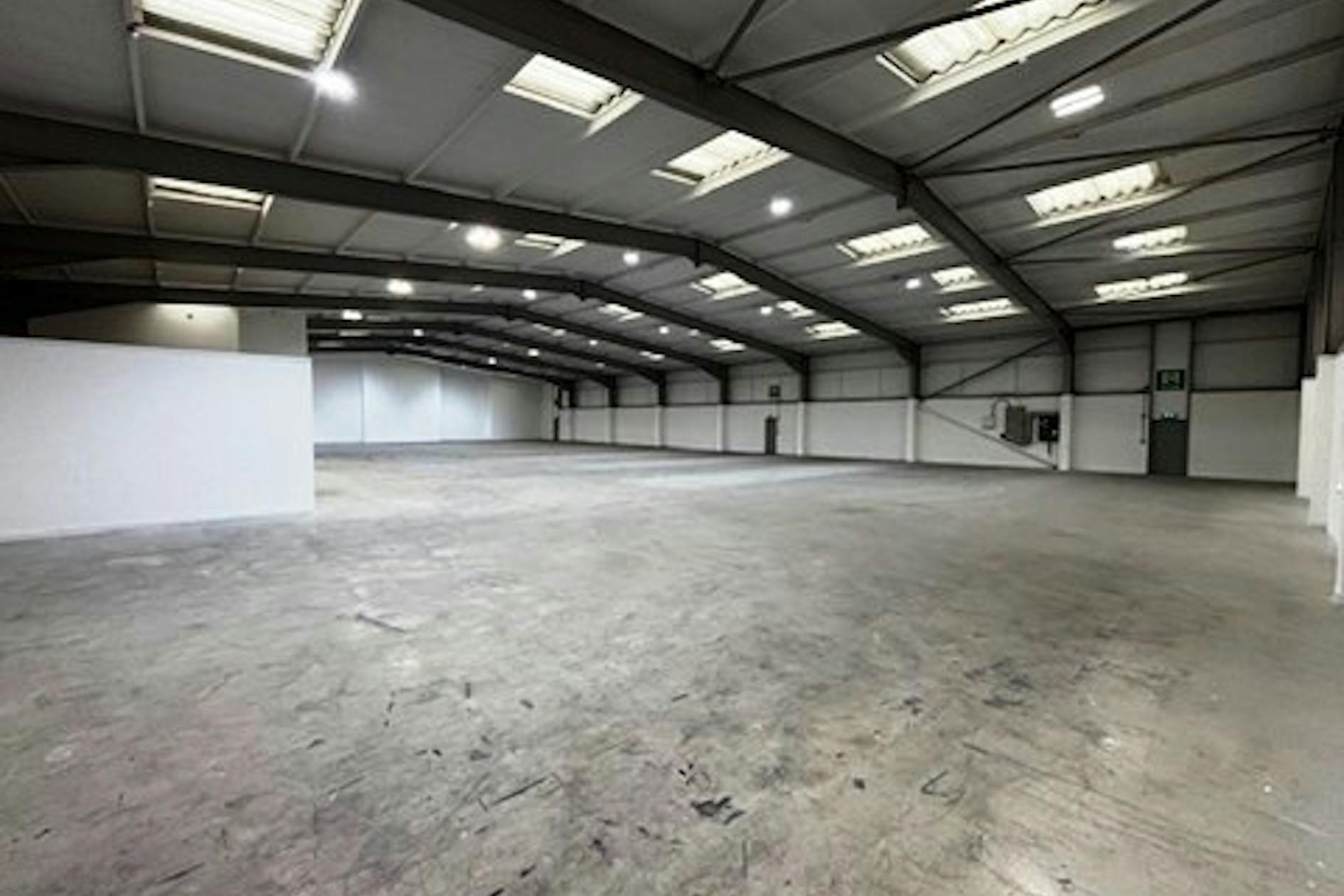 Grafton Way, Basingstoke for lease Interior Photo- Image 1 of 5