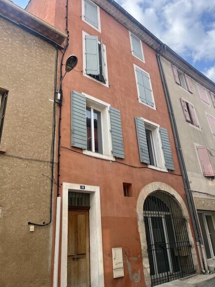 Commerce de détail dans Manosque à louer - Photo du bâtiment - Image 1 de 6