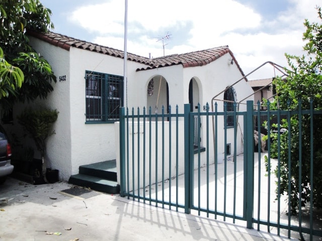 5430-5434 Smiley Dr, Los Angeles, CA for sale - Building Photo - Image 2 of 21