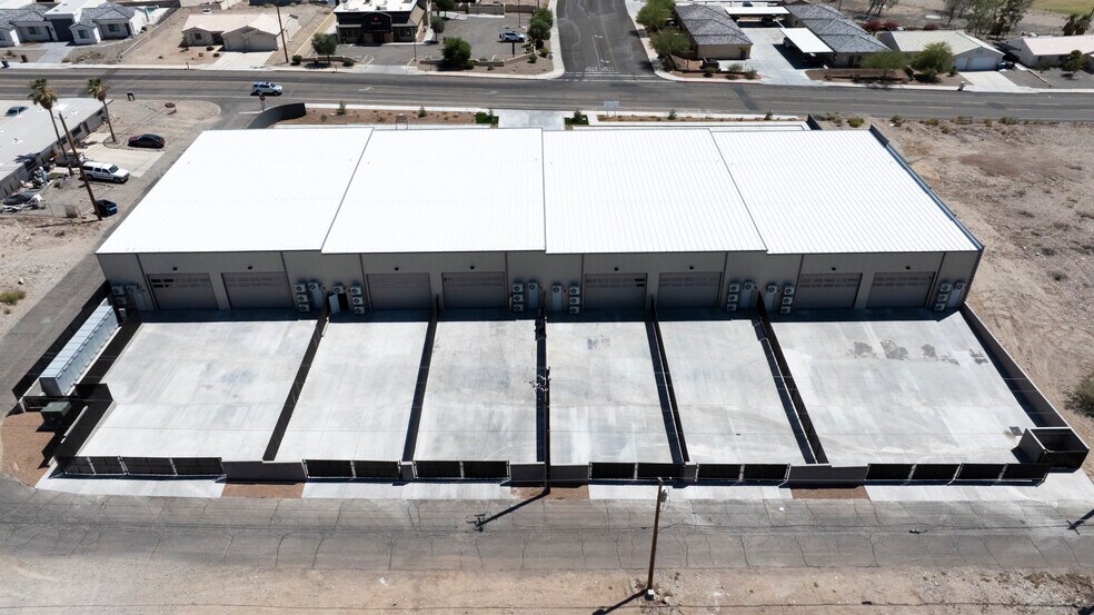 2995 Kiowa Blvd N, Lake Havasu City, AZ à louer - Aérien - Image 2 de 19