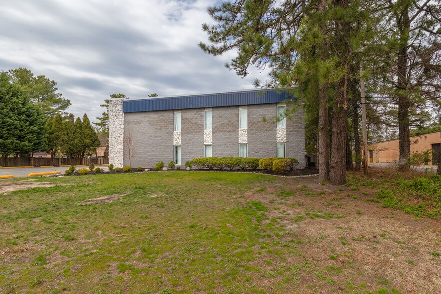 411 Commerce Ln, West Berlin, NJ for lease - Building Photo - Image 3 of 69