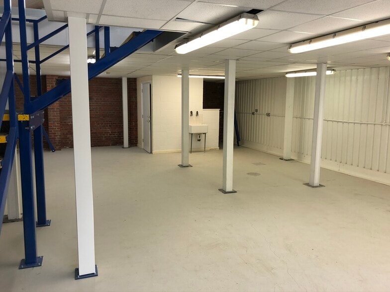 Pinchin St, Londres à louer - Photo du bâtiment - Image 2 de 4