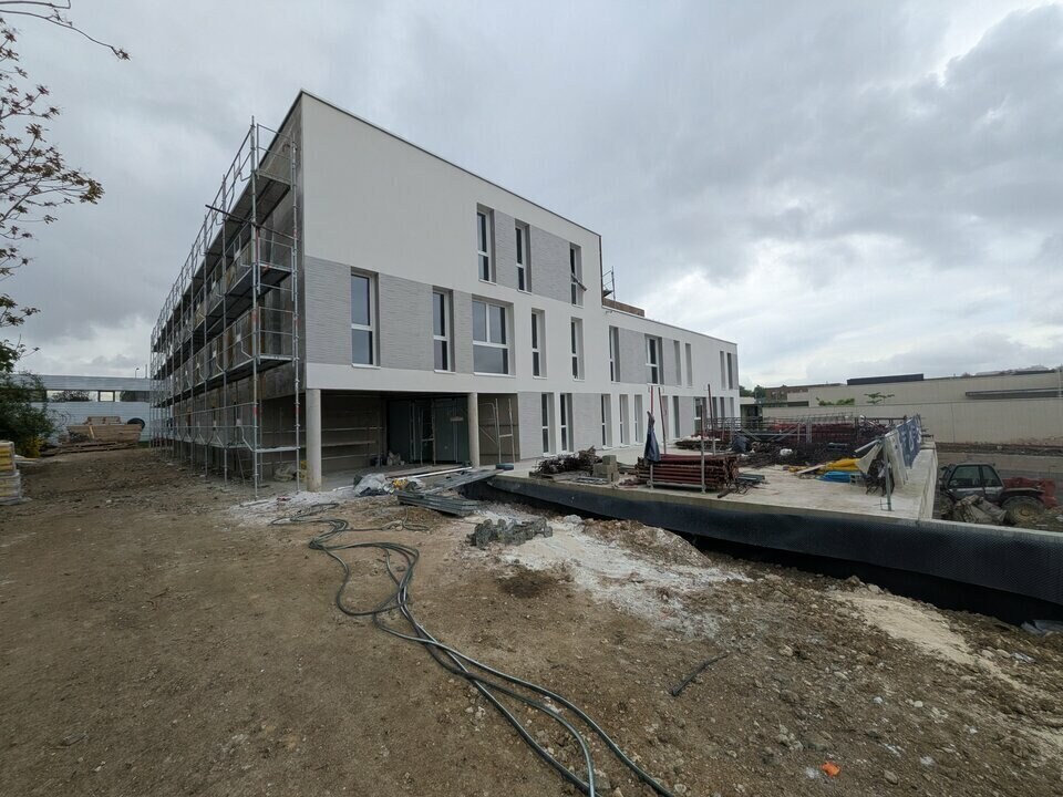 Flex in Le Petit-Quevilly for lease Building Photo- Image 1 of 6