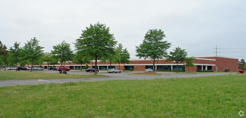 2693 Reliance Dr, Virginia Beach, VA à louer - Photo du bâtiment - Image 2 de 2