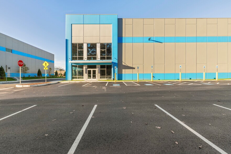 38 Upton Dr, Wilmington, MA à louer - Photo du bâtiment - Image 3 de 6