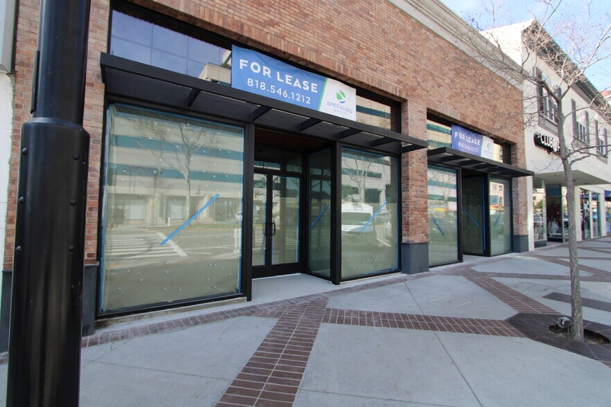 325-327 N Brand Blvd, Glendale, CA à louer - Photo du bâtiment - Image 2 de 4