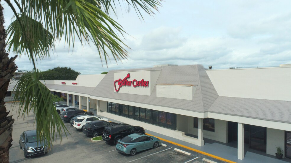 5021-5101 W Okeechobee Blvd, West Palm Beach, FL à louer - Photo du bâtiment - Image 3 de 8