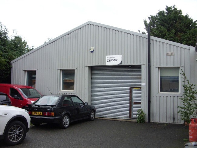 More details for 37-39 Alexandra Rd, Addlestone - Industrial for Lease
