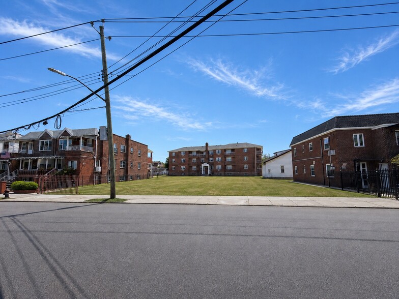 2310 Jerome Ave, Brooklyn, NY for sale - Primary Photo - Image 1 of 1