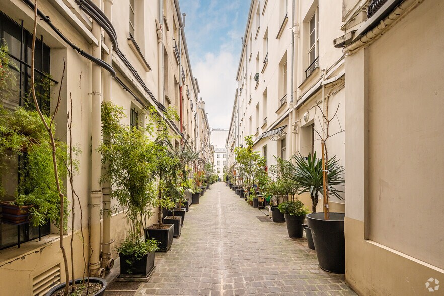 61 Rue Du Faubourg Saint-Denis, Paris à louer - Photo du bâtiment - Image 3 de 9