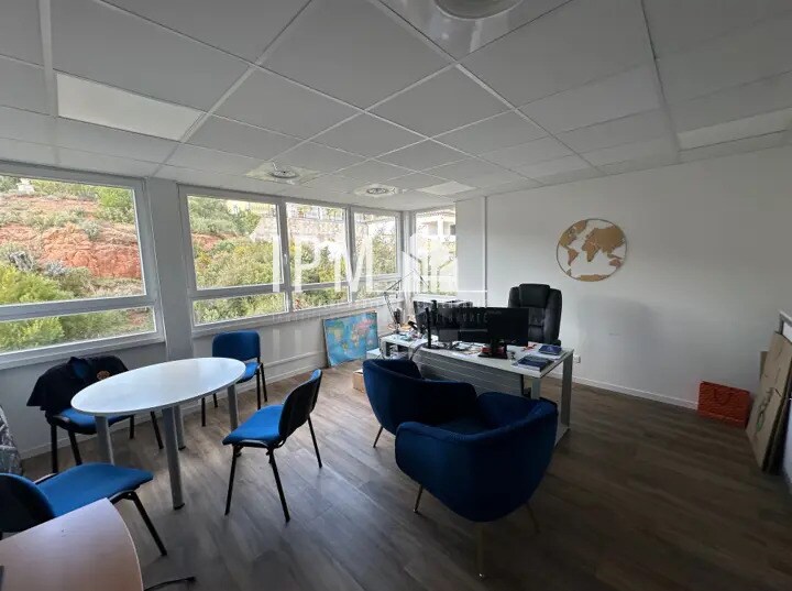 Office in Vitrolles for lease - Interior Photo - Image 3 of 7