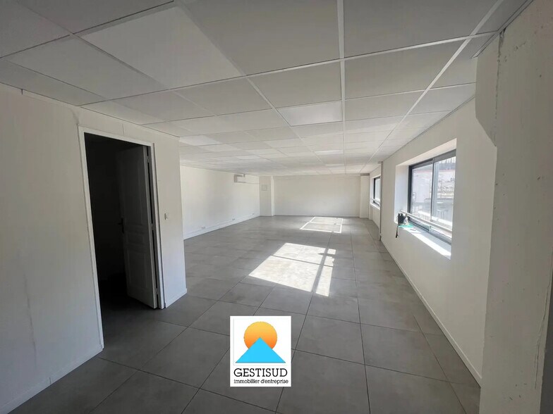 Office in Aubagne for lease - Interior Photo - Image 1 of 2