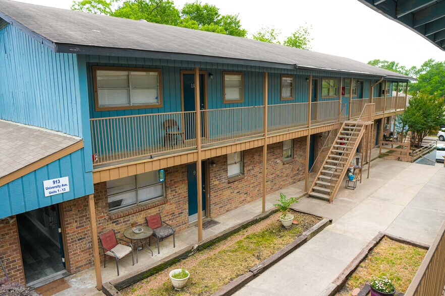911 University Ave, Huntsville, TX à vendre - Photo du bâtiment - Image 2 de 15