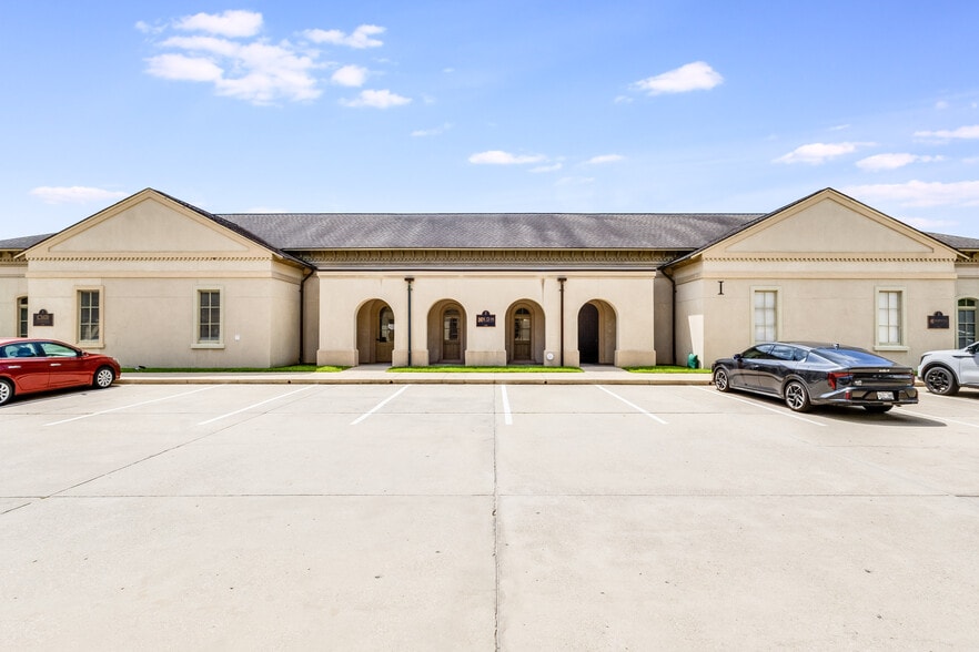 4906 Ambassador Caffery Pky, Lafayette, LA for lease - Building Photo - Image 1 of 18