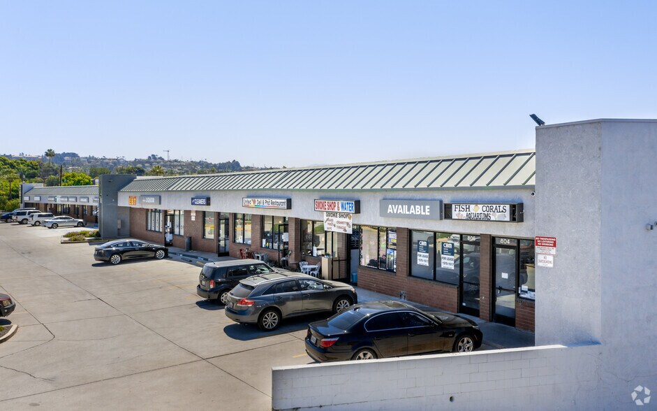 806-846 E Lincoln Ave, Orange, CA à louer - Photo du bâtiment - Image 3 de 12