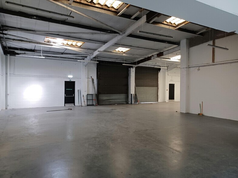 144-146 Beddington Ln, Croydon à vendre - Photo du bâtiment - Image 2 de 13