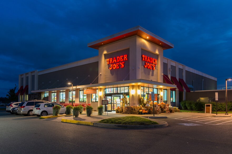 2010 Hydraulic Rd, Charlottesville, VA à louer - Photo du bâtiment - Image 2 de 24