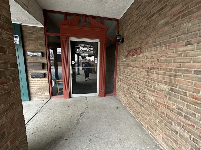 2010-2040 Anderson Ferry Rd, Cincinnati, OH à louer - Photo du bâtiment - Image 3 de 35