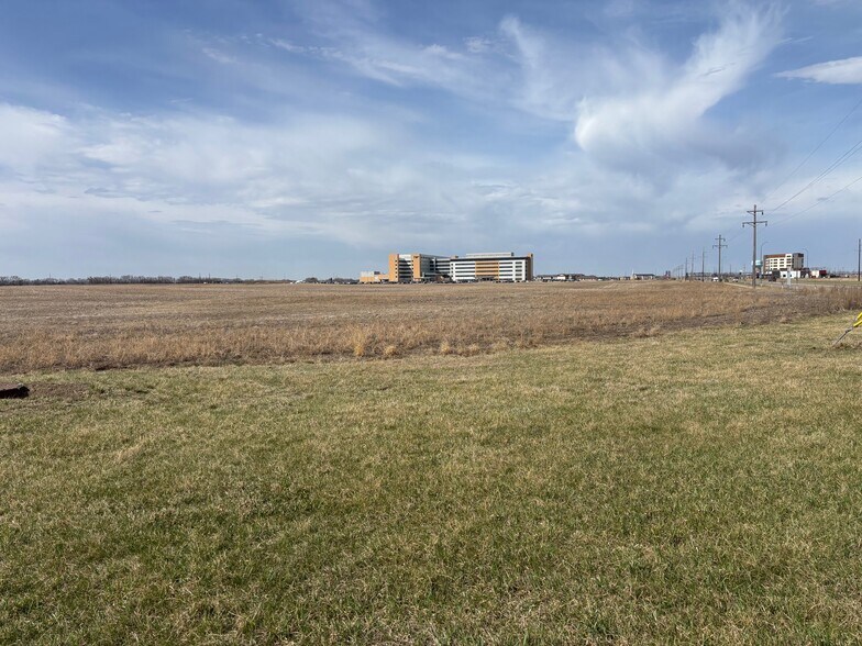 37th Ave SW Ave, Minot, ND à vendre - Photo du bâtiment - Image 3 de 11