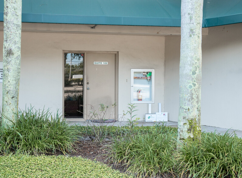 8890 W Oakland Park Blvd, Sunrise, FL for lease - Building Photo - Image 3 of 15