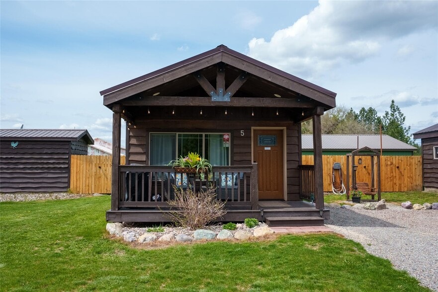 1040 Roost Way, Columbia Falls, MT for sale - Building Photo - Image 3 of 17