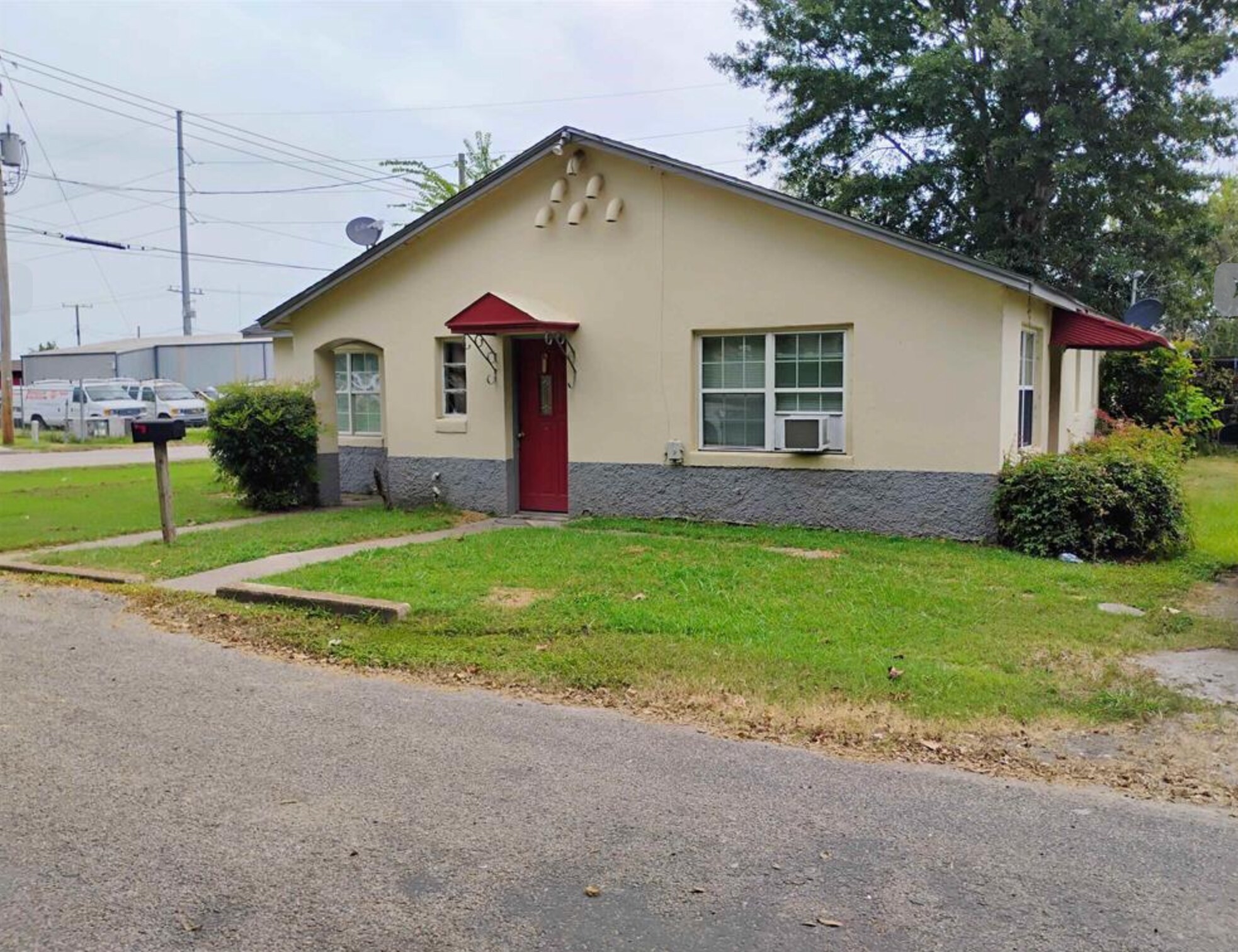 302 E 11th St, Mount Pleasant, TX à vendre Photo principale- Image 1 de 1