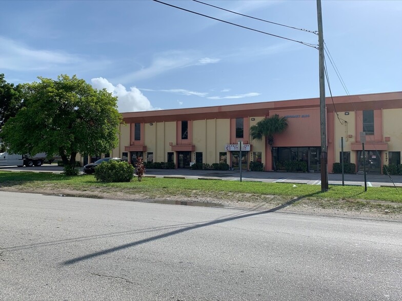 5201-5229 NW 74th Ave, Miami, FL for lease - Building Photo - Image 3 of 9